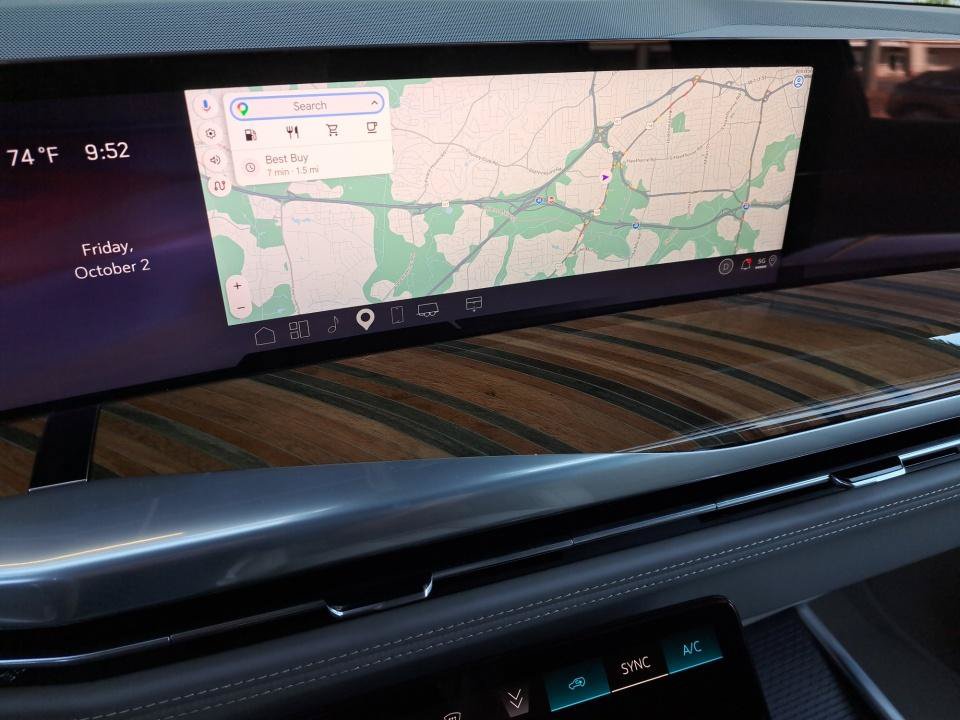 Certified 2025 Cadillac Escalade Sport Platinum w/ LPO, Floor Liner Package AWD/4WD image 29