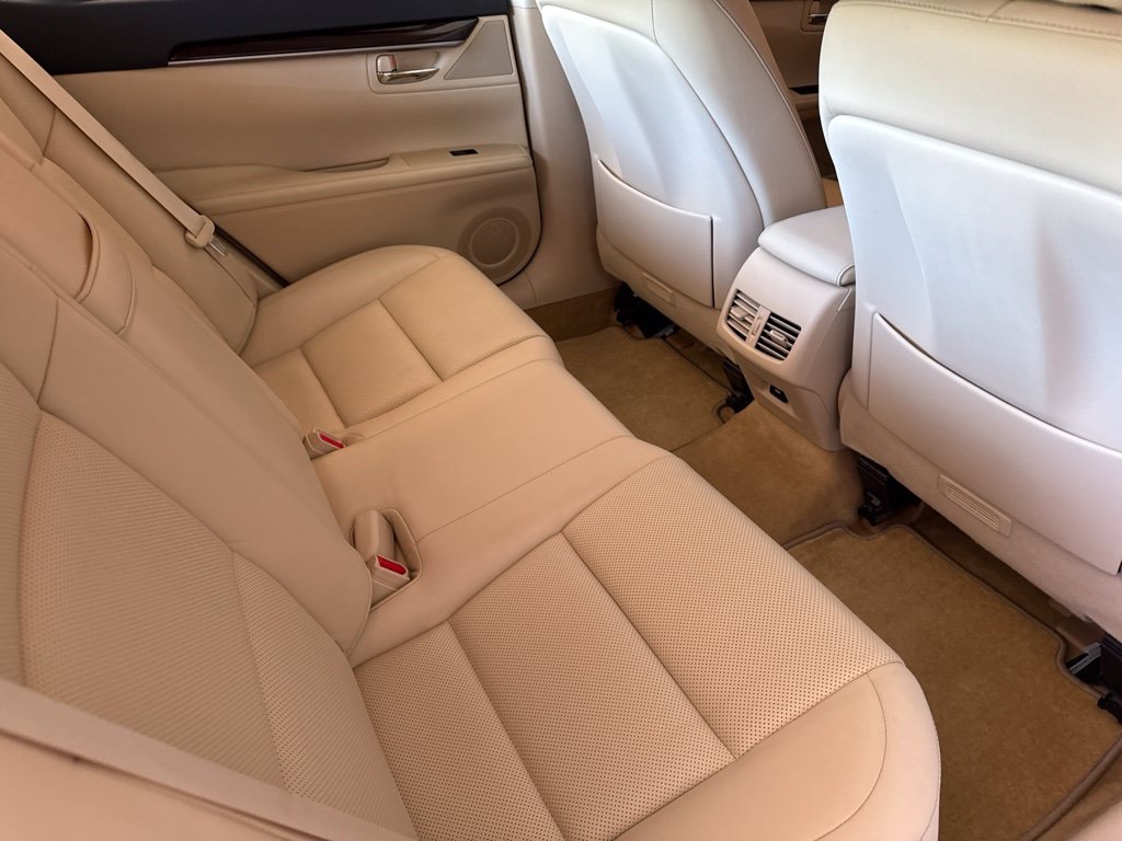 Used 2015 Lexus ES 350 w/ Ultra Luxury Package FWD image 13