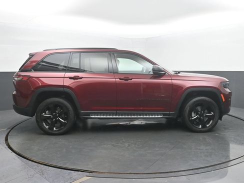 Used 2024 Jeep Grand Cherokee Altitude AWD/4WD image 6