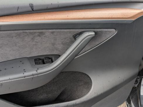 Used 2025 Tesla Model Y Long Range image 14