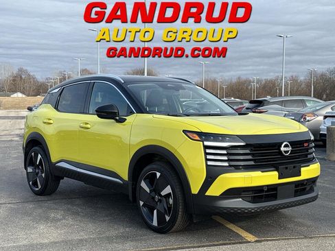 Used 2025 Nissan Kicks SR image 1