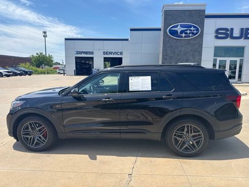 Used 2025 Ford Explorer ST AWD/4WD image 10