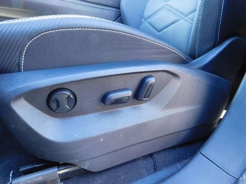 Used 2025 Volkswagen Atlas Cross Sport SE image 17