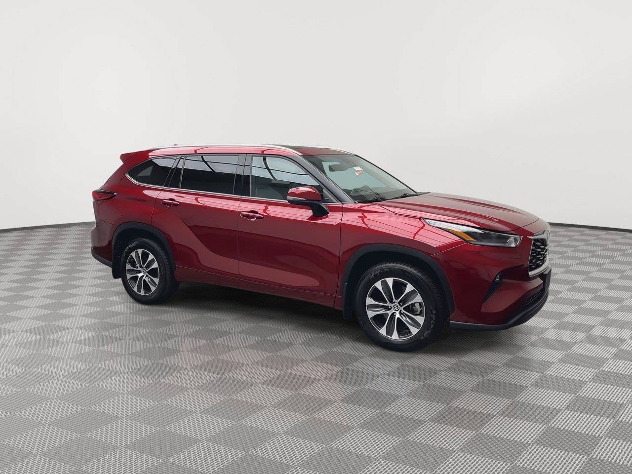 Used 2021 Toyota Highlander XLE AWD/4WD image 43