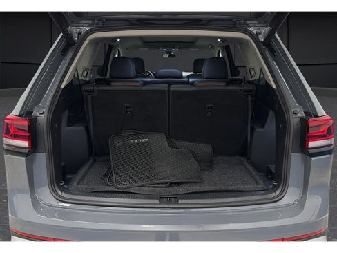 Used 2025 Volkswagen Atlas Peak Edition SE AWD/4WD image 27