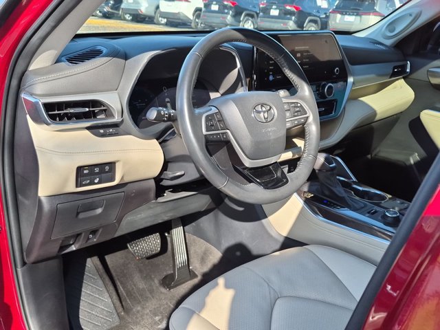 Certified 2023 Toyota Highlander Platinum AWD/4WD image 4