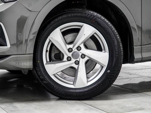 Used 2019 Audi Q3 2.0T Premium w/ Convenience Package AWD/4WD image 6