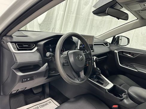 Used 2025 Toyota RAV4 XLE FWD image 15