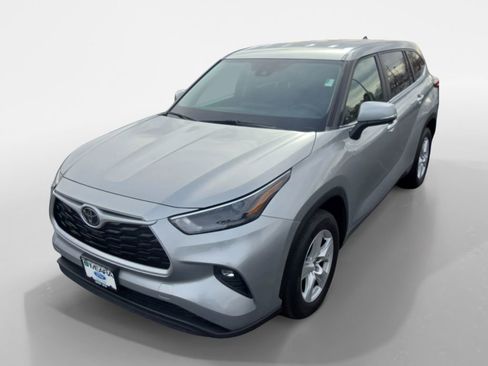 Used 2023 Toyota Highlander LE image 24