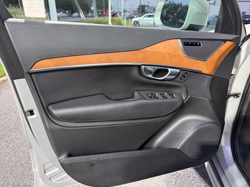Used 2024 Volvo XC90 B5 Plus AWD/4WD image 7