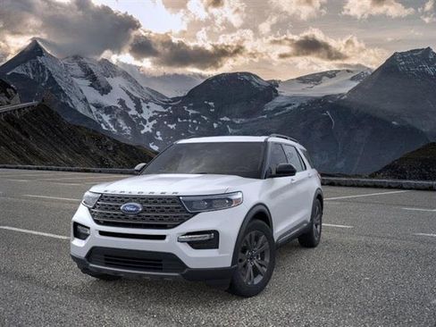 New 2024 Ford Explorer XLT w/ Equipment Group 202A image 2