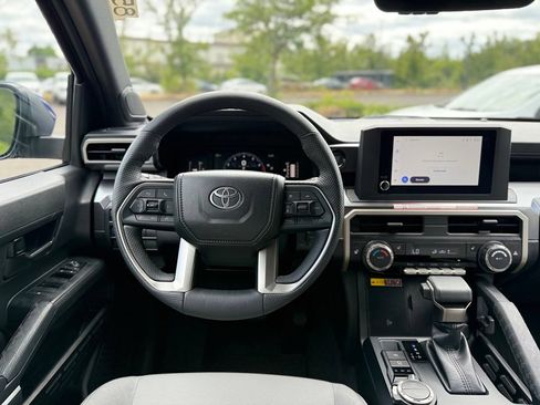 Certified 2025 Toyota Tacoma SR5 AWD/4WD image 24