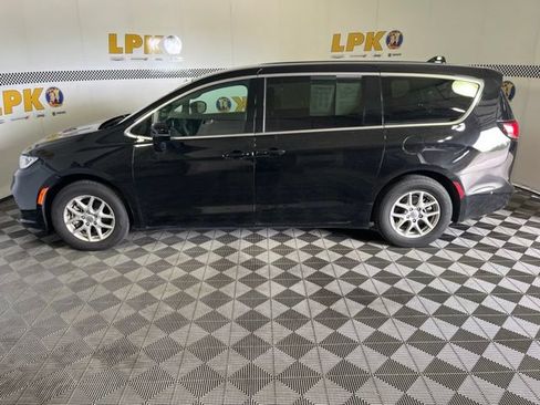 Used 2025 Chrysler Pacifica Select FWD image 6