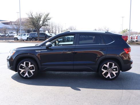 Used 2023 Volkswagen Taos SEL image 33