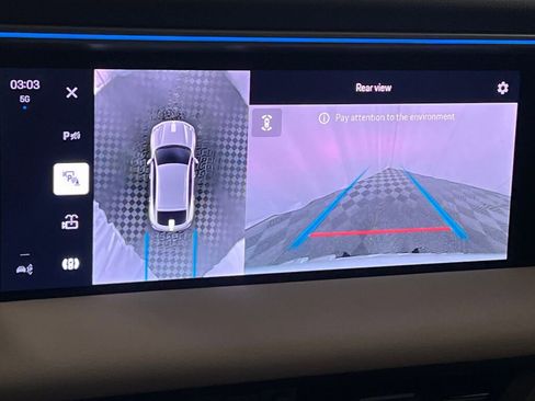 Certified 2025 Porsche Macan Electric image 44