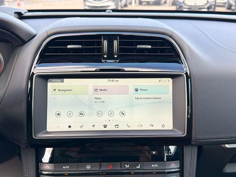 Used 2018 Jaguar F-PACE Portfolio image 30