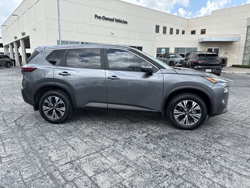 Used 2023 Nissan Rogue SV FWD image 8