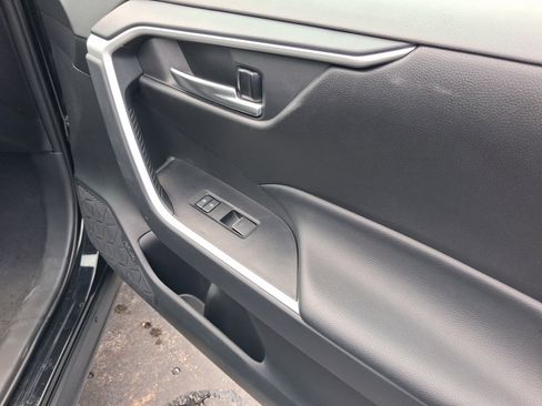 Used 2025 Toyota RAV4 XLE image 34