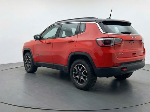 Used 2025 Jeep Compass Trailhawk image 6