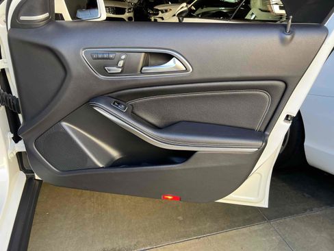 Used 2019 Mercedes-Benz GLA 250 4MATIC w/ Premium Package image 64