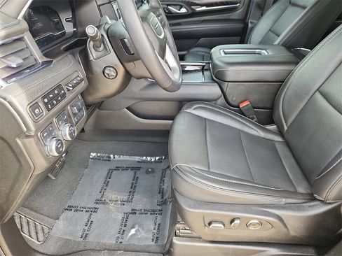 Used 2024 GMC Yukon XL Denali w/ Denali Reserve Package image 8