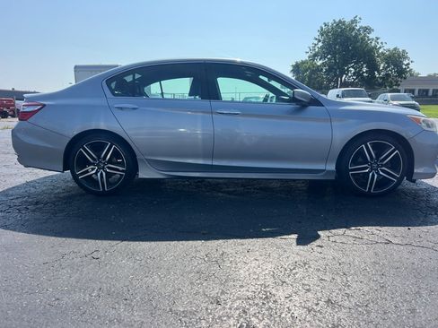Used 2017 Honda Accord Sport Special Edition image 8