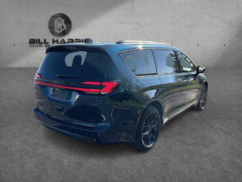 Used 2025 Chrysler Pacifica Limited AWD/4WD image 5