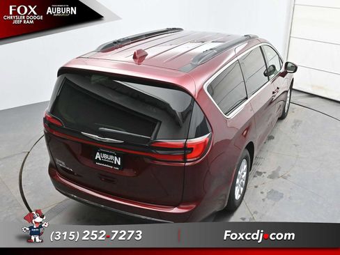 Used 2022 Chrysler Pacifica Touring-L image 29