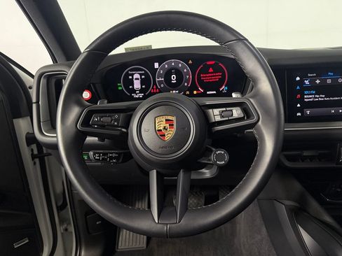 Used 2024 Porsche Cayenne AWD/4WD image 13