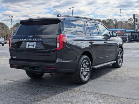 Certified 2025 Ford Expedition Active image 5