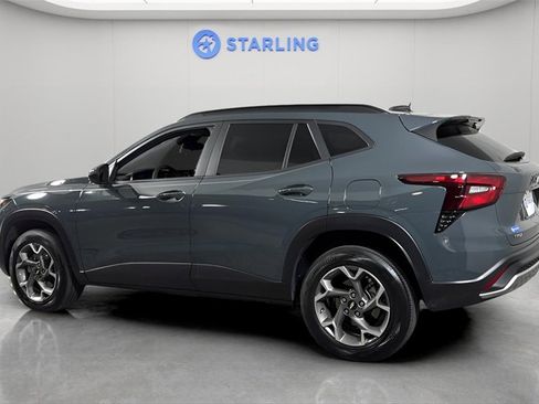 Used 2025 Chevrolet Trax LT image 4