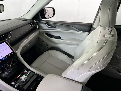 Used 2023 Jeep Grand Cherokee L Overland image 25
