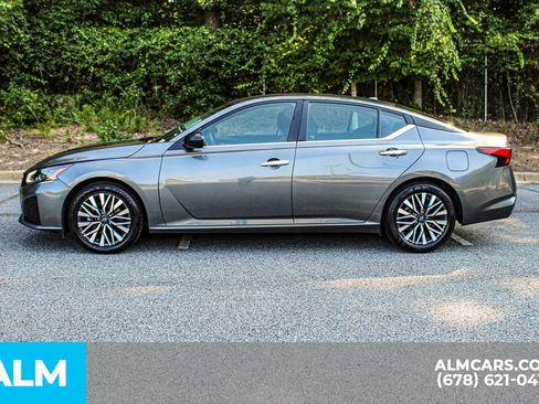 Used 2025 Nissan Altima 2.5 SV FWD image 6