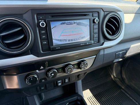 Used 2019 Toyota Tacoma SR5 AWD/4WD image 17