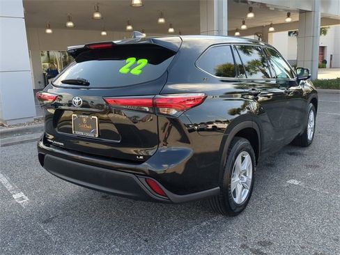 Used 2022 Toyota Highlander LE image 4