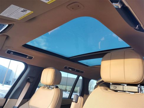 New 2026 Land Rover Range Rover Long Wheelbase SE image 13