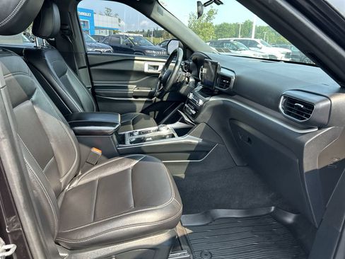 Used 2020 Ford Explorer XLT w/ Equipment Group 202A AWD/4WD image 13
