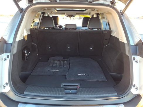 Certified 2022 Nissan Rogue SV w/ SV Premium Package image 8