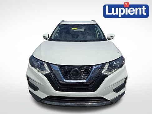 Used 2020 Nissan Rogue SV image 11