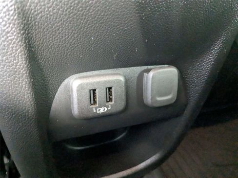 Used 2022 GMC Canyon AT4 image 38