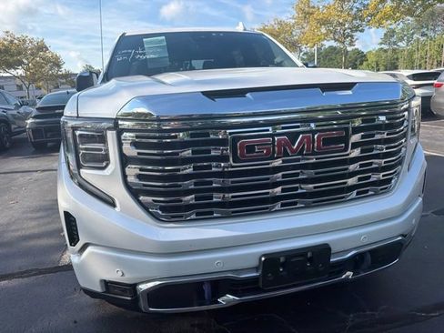 Used 2025 GMC Sierra 1500 Denali w/ Denali Reserve Package AWD/4WD image 3