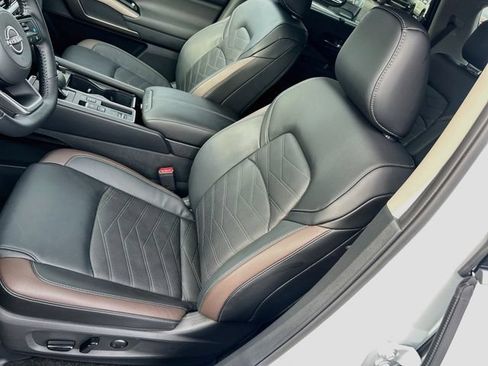 Certified 2025 Nissan Pathfinder Platinum w/ Cargo Package FWD image 17