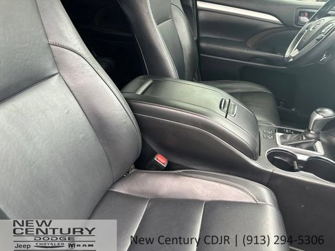 Used 2018 Toyota Highlander XLE AWD/4WD image 27