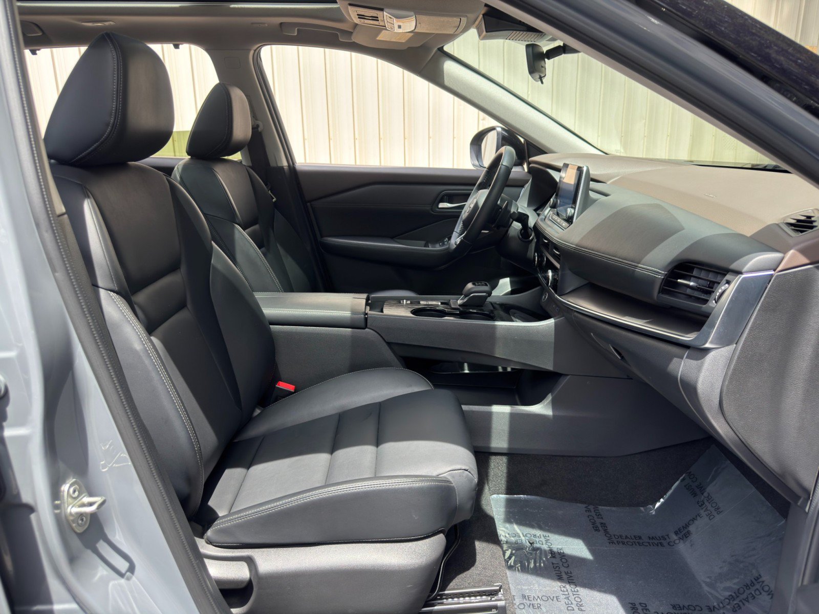 Used 2023 Nissan Rogue SV w/ SV Premium B Package FWD image 15