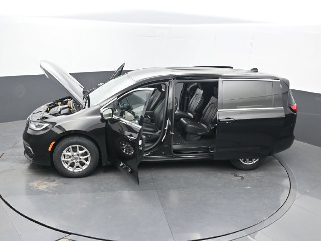 Used 2025 Chrysler Pacifica Select FWD image 71
