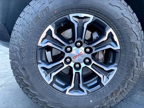 Used 2023 GMC Canyon AT4 w/ Technology Package image 11