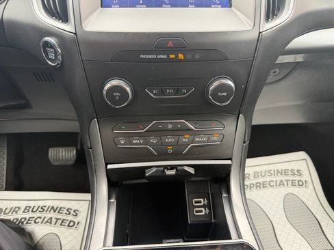 Used 2020 Ford Edge SE AWD/4WD image 16