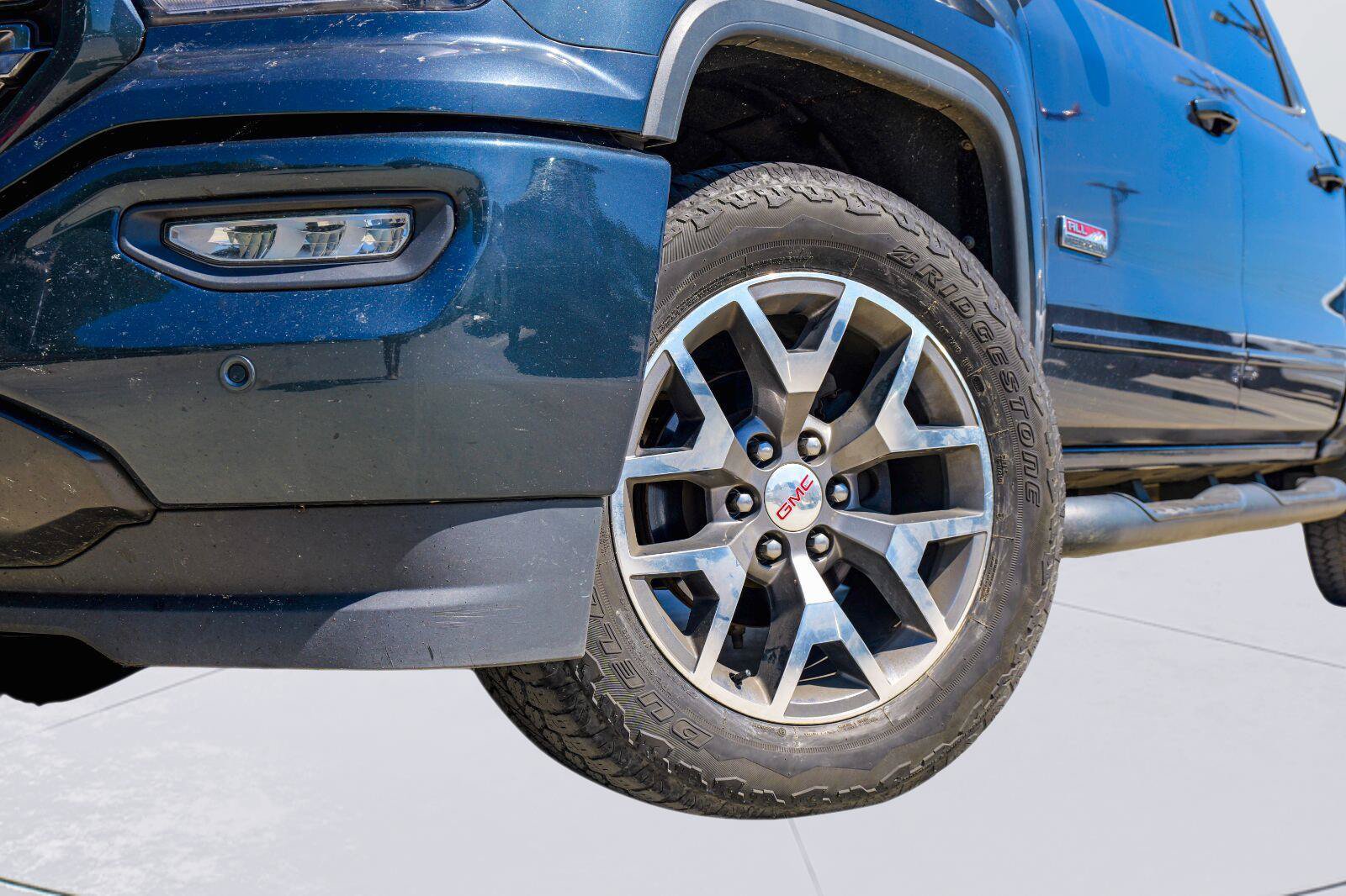 Used 2018 GMC Sierra 1500 SLT AWD/4WD image 2