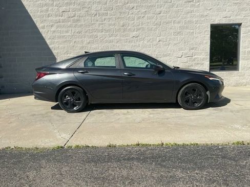 Used 2022 Hyundai Elantra SEL w/ Cargo Package FWD image 10