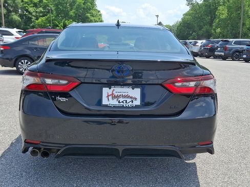 Used 2022 Toyota Camry SE w/ Convenience Package FWD image 5